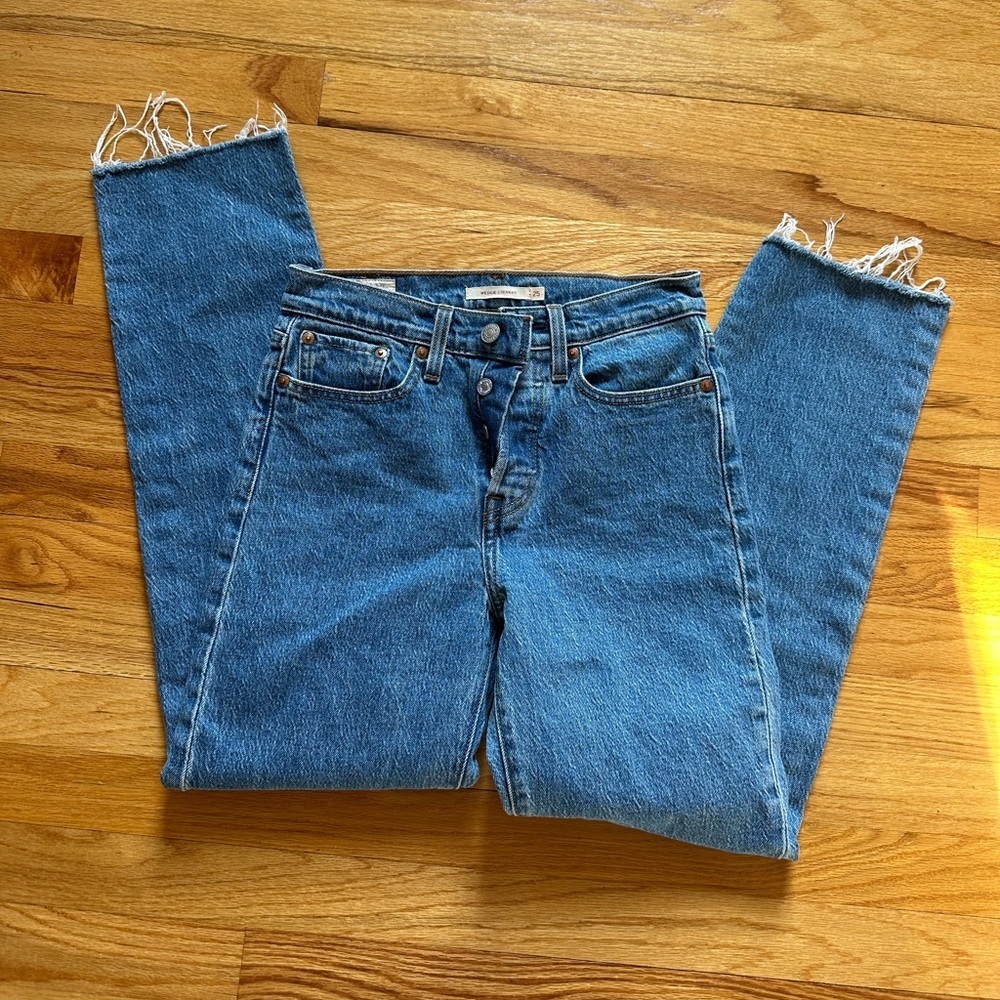 Levi's Wedgie Straight Cropped Raw Hem Blue Jeans size 25 - Picture 2 of 9